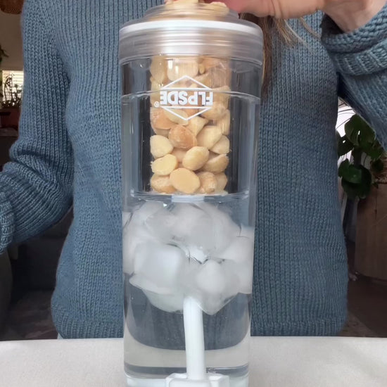 Demo of the FLPSDE XR Dual Chamber Water bottle with snack storage.